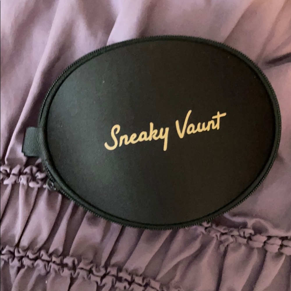 Sneaky Vaunt adhesive cleavage  bra